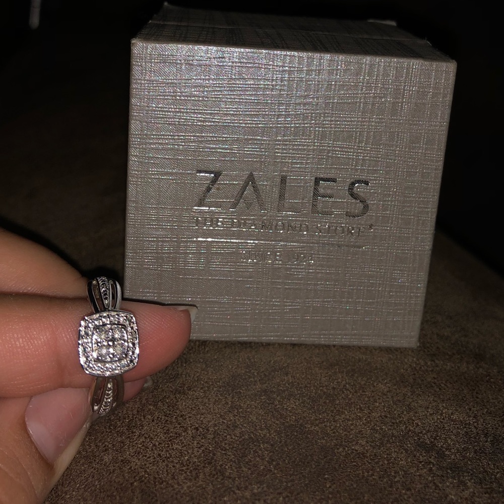 Zales Ring - Picture 2 of 4